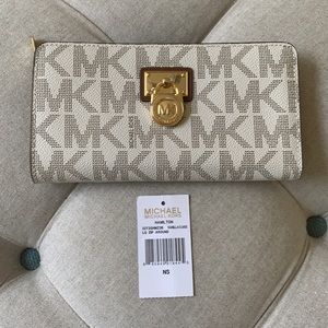 Michael Kors Hamilton zip around wallet